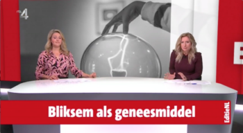 Aankondiging uitzending 'Bliksem als geneesmiddel' door presentatrices van RTL4_EditieNL