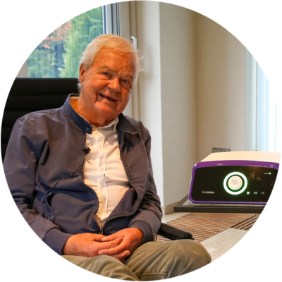 Patient Werd van de Horst posing next to PLASOMA medical device